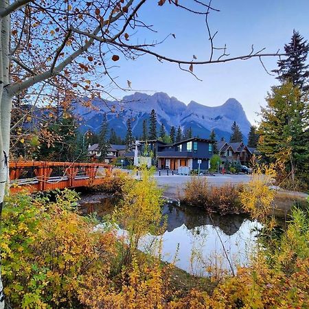 Luxurious Rundle Cliffs Lodge In Spring Creek Canmore Dış mekan fotoğraf