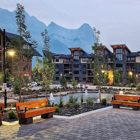 Luxurious Rundle Cliffs Lodge In Spring Creek Canmore Dış mekan fotoğraf