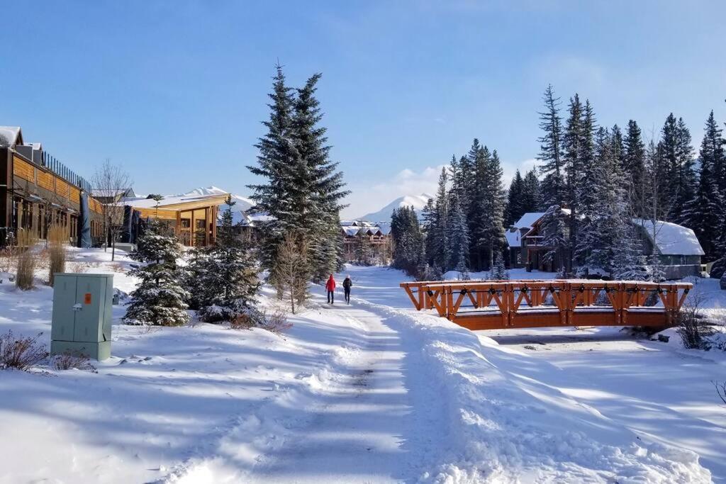 Luxurious Rundle Cliffs Lodge In Spring Creek Canmore Dış mekan fotoğraf