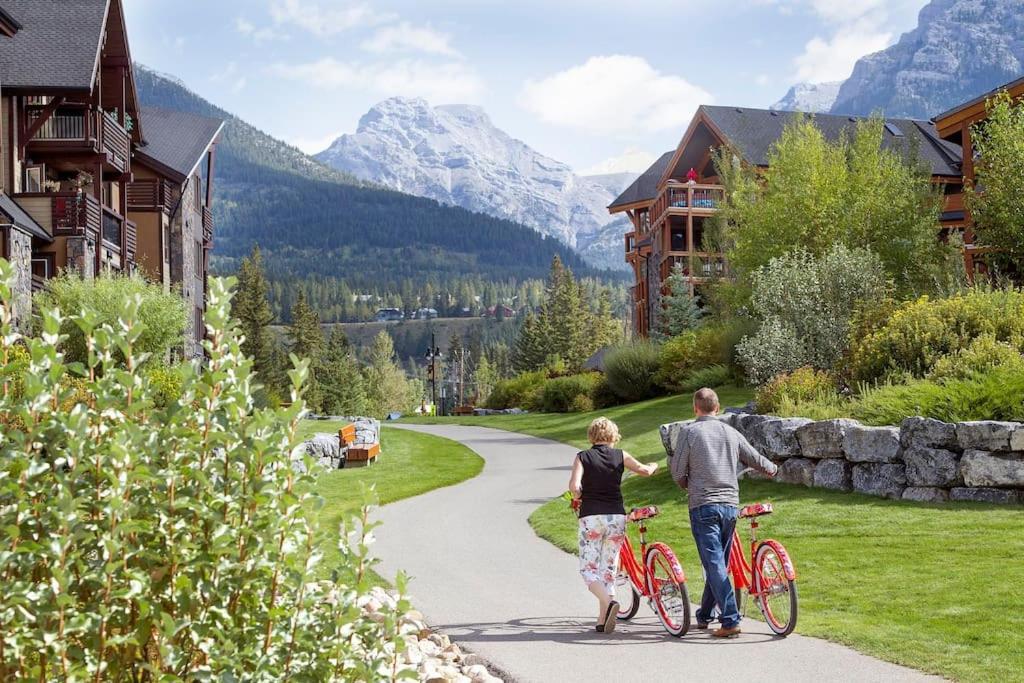 Luxurious Rundle Cliffs Lodge In Spring Creek Canmore Dış mekan fotoğraf