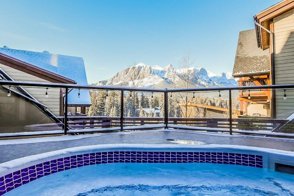 Luxurious Rundle Cliffs Lodge In Spring Creek Canmore Dış mekan fotoğraf