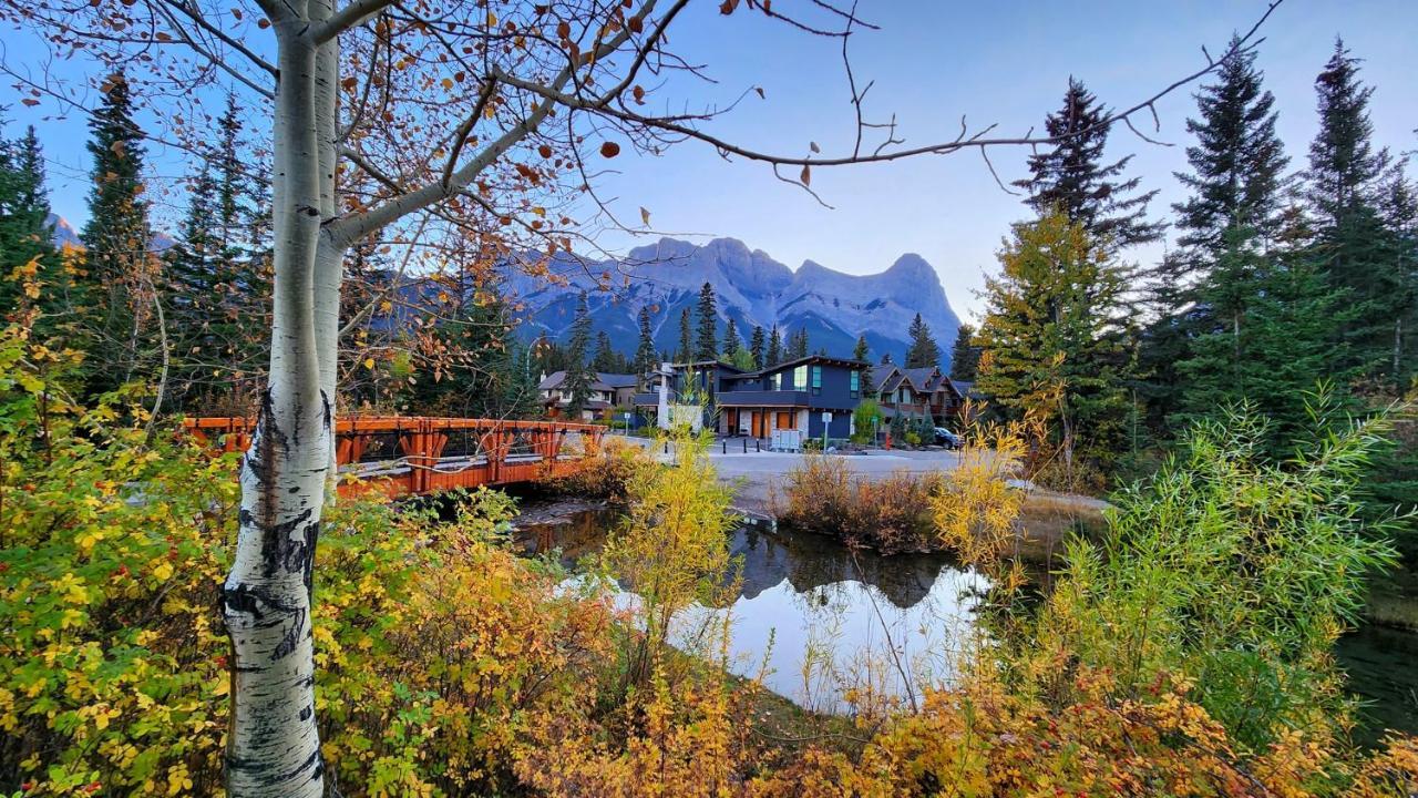 Luxurious Rundle Cliffs Lodge In Spring Creek Canmore Dış mekan fotoğraf